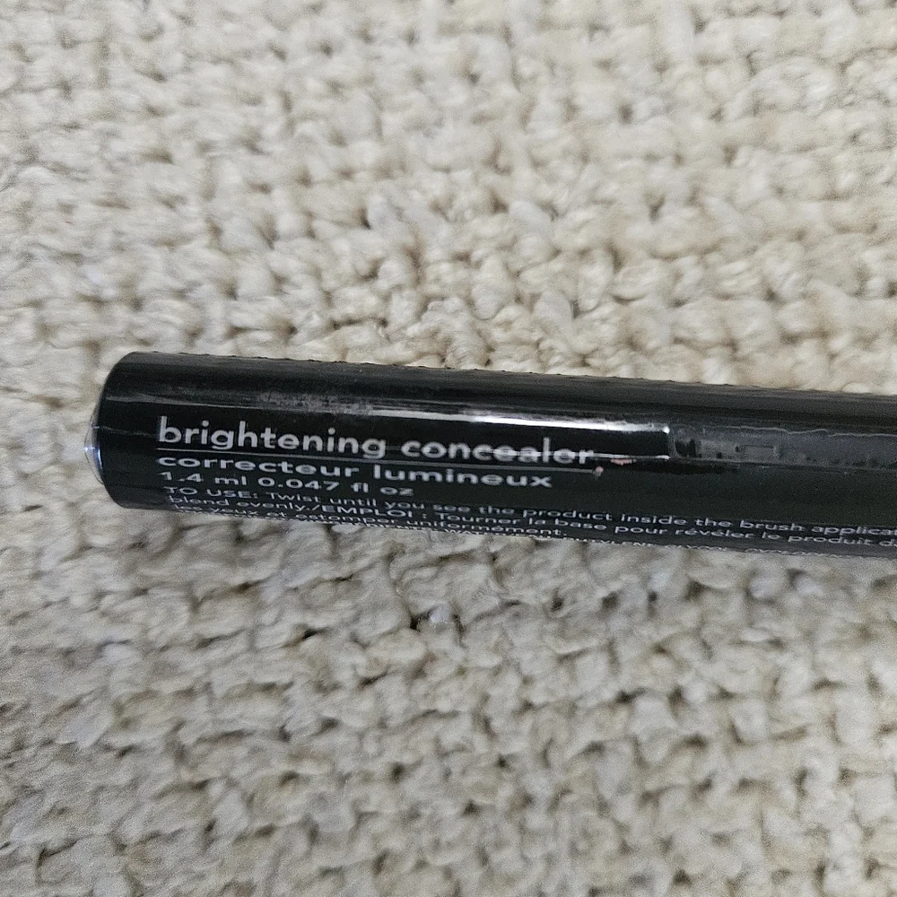 Avon Brightening Concealer-DEEP